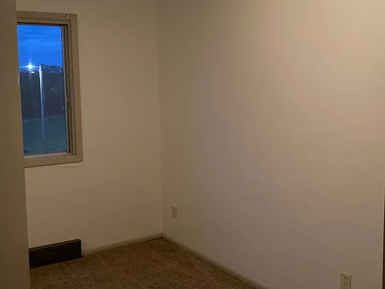 Crown Point Apartments — Photo 9