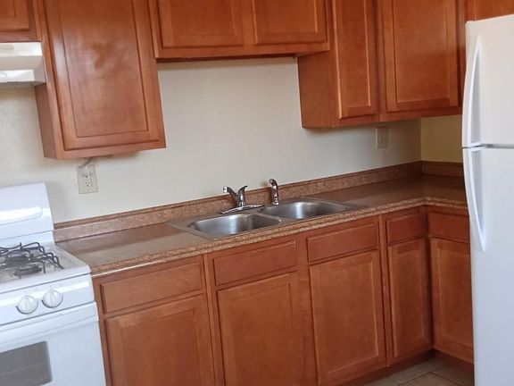 5th image of 250 N Westmoreland Ave