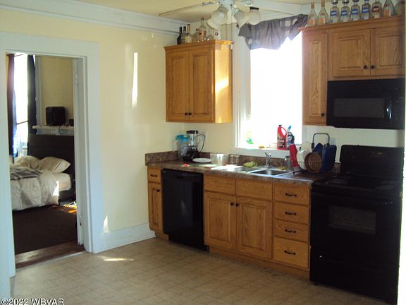 4th image of 51 N Fairview St