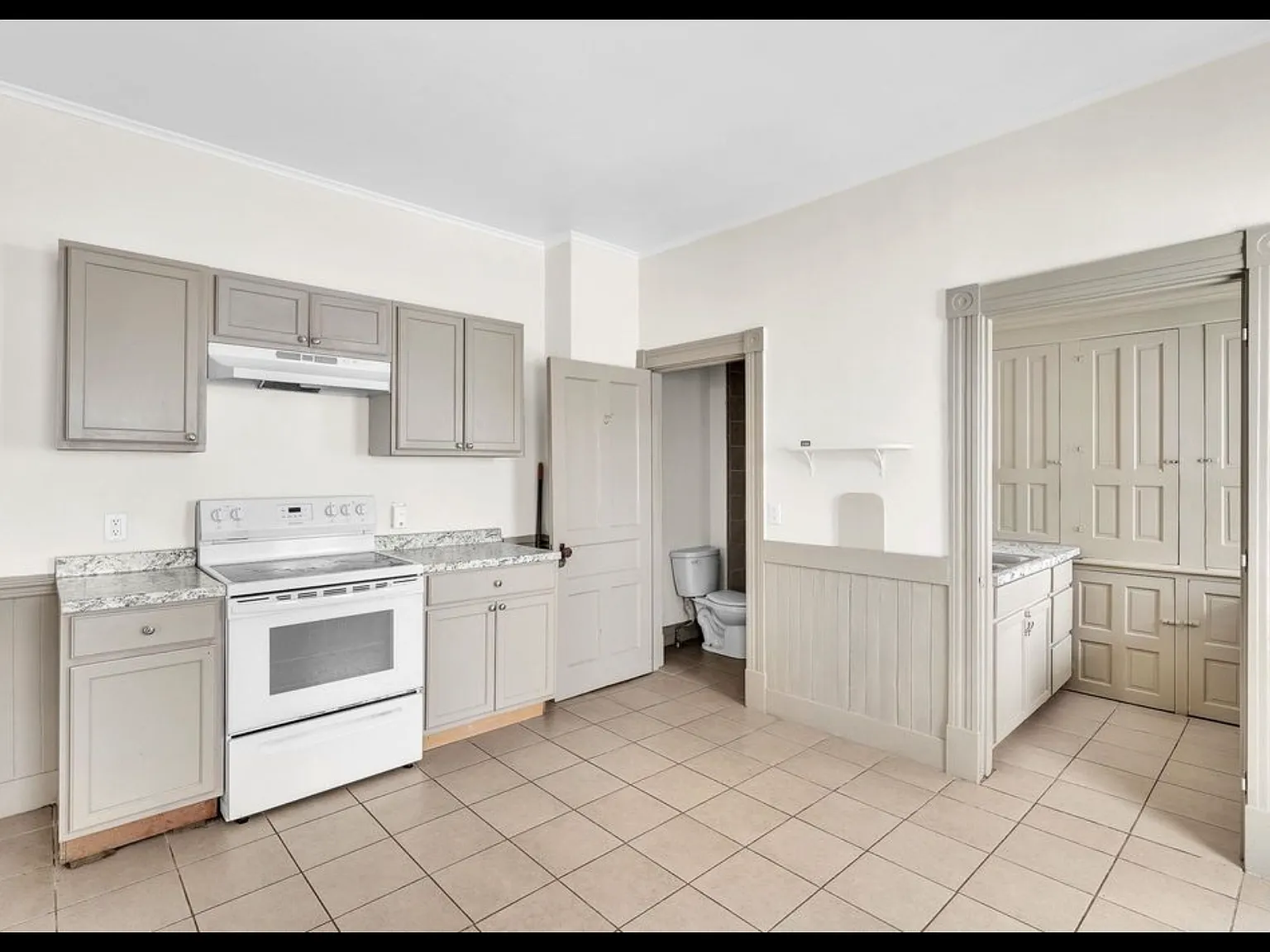 5 bed, 2100 sqft, $1,980 — Photo 4