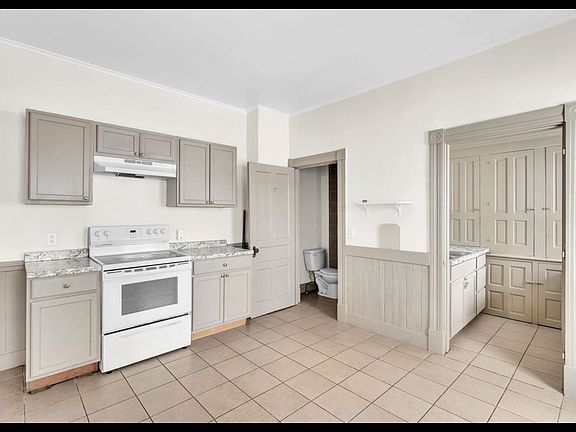 4th image of 32 Jefferson St #2