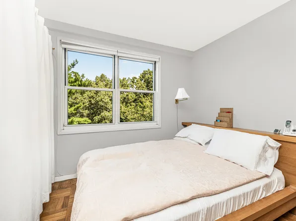 3935 Blackstone Avenue image 6 of 12