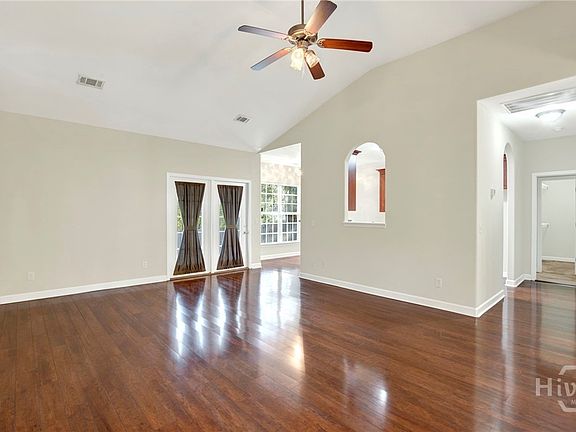 5th image of 110 Austin Way