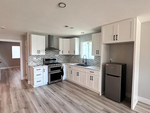 3rd image of 4725 E Lane Ave