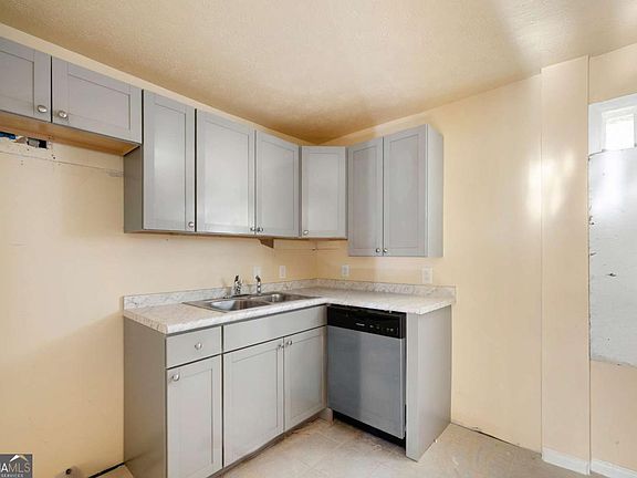 3rd image of 1620 Line Cir