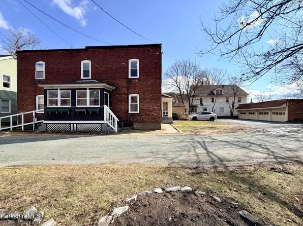 5-6 Monteleone Pl, Pittsfield, MA 01201