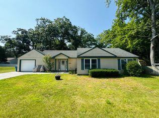 129 Rapson Ave, Houghton Lake, MI 48629