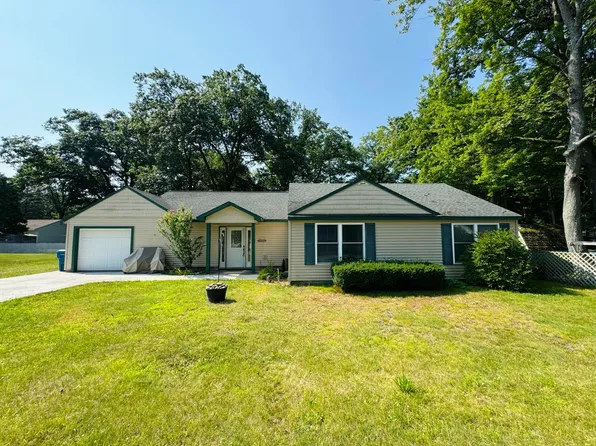 129 Rapson Ave, Houghton Lake, MI 48629