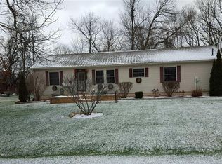 3252 S Crestview Dr, Adrian, MI 49221