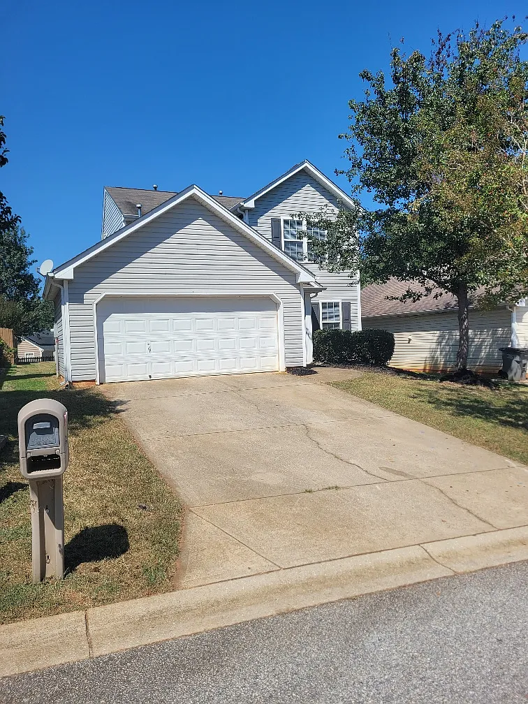 4 bed, 1300 sqft, $1,610 — Photo 2