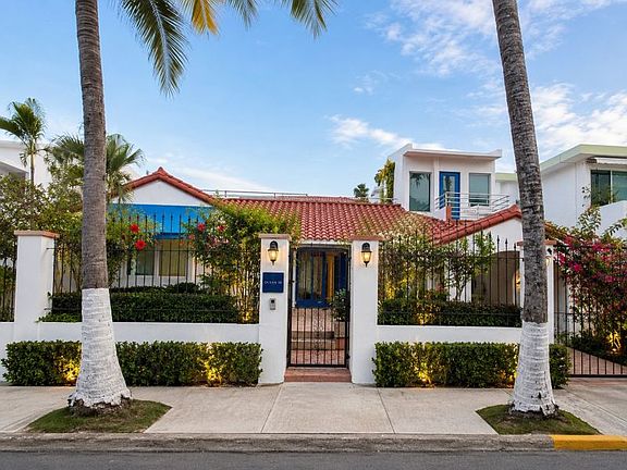 2nd image of 2212 Park Blvd