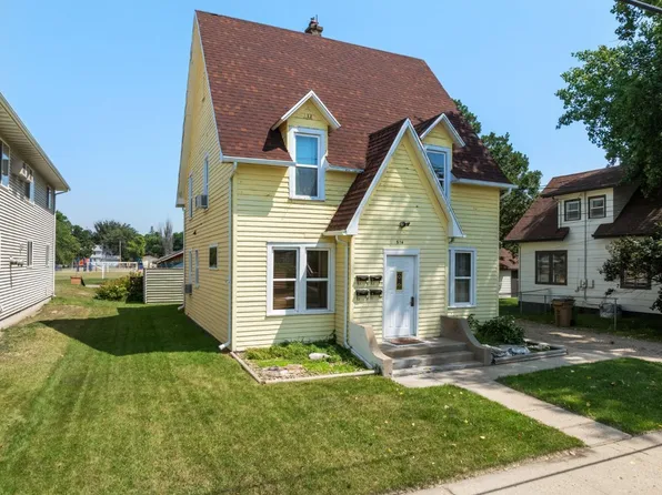 514 1st St NW, Minot, ND 58703