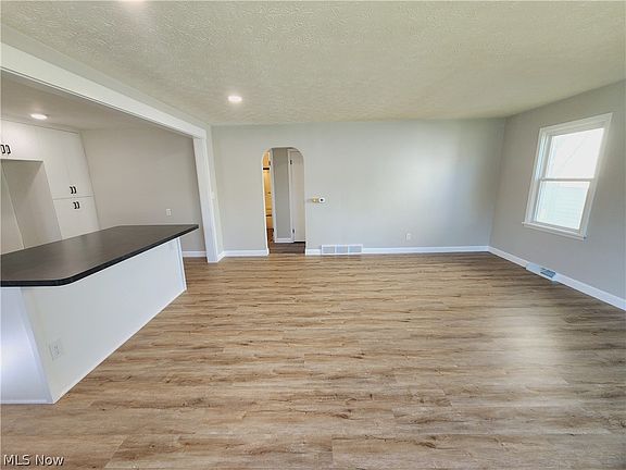 4th image of 842 Stibbs St