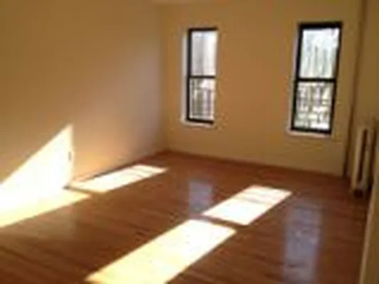 Rented by Mdays Realty | media 32