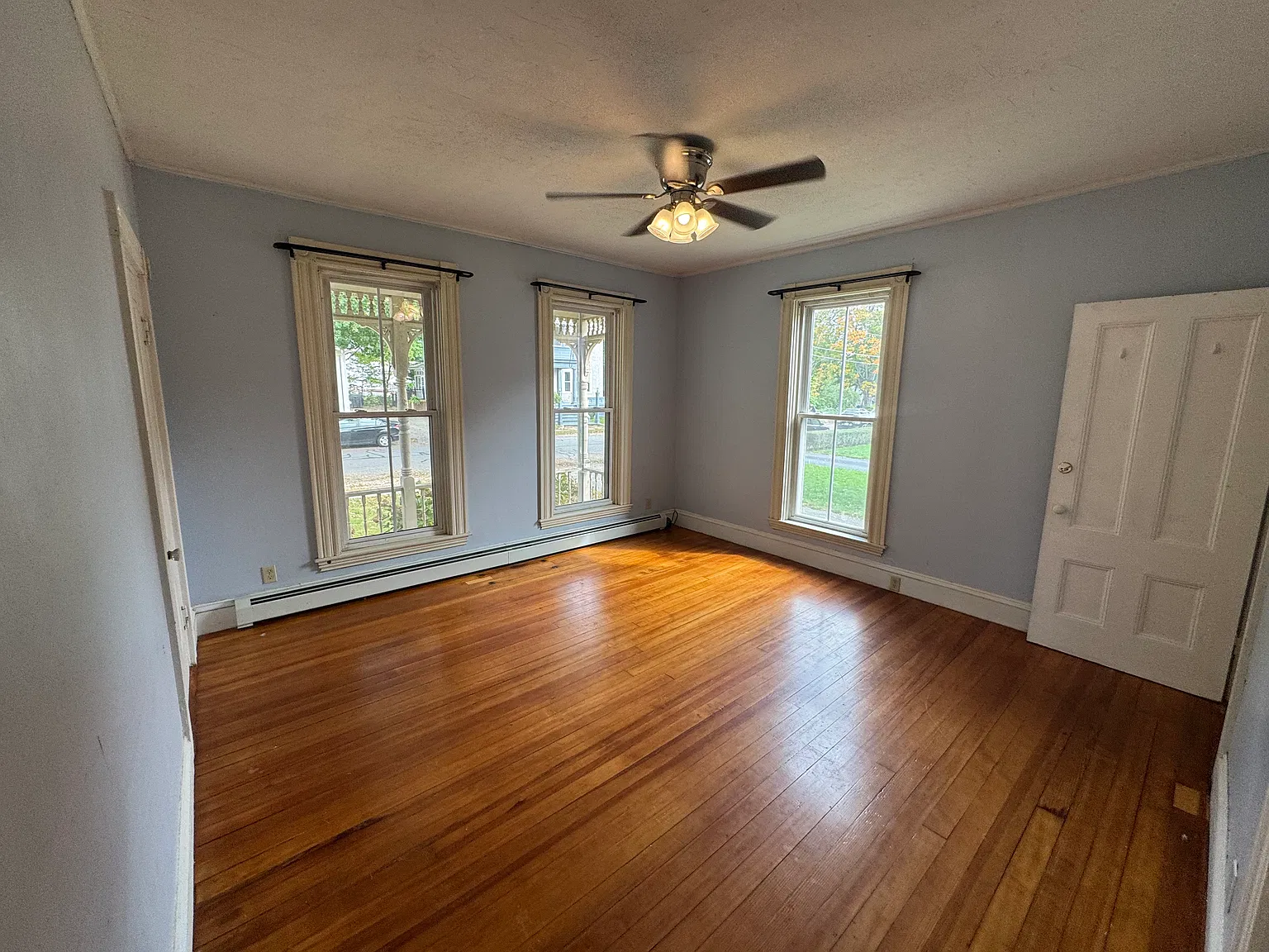 3 bed, 1200 sqft, $3,200 — Photo 4