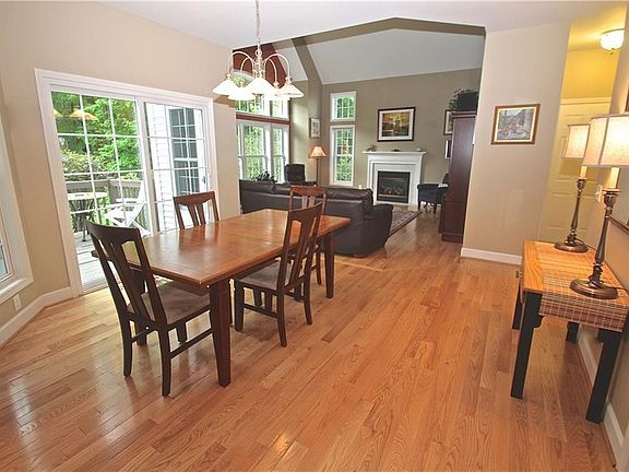 3rd image of 54 Woodgreen Dr