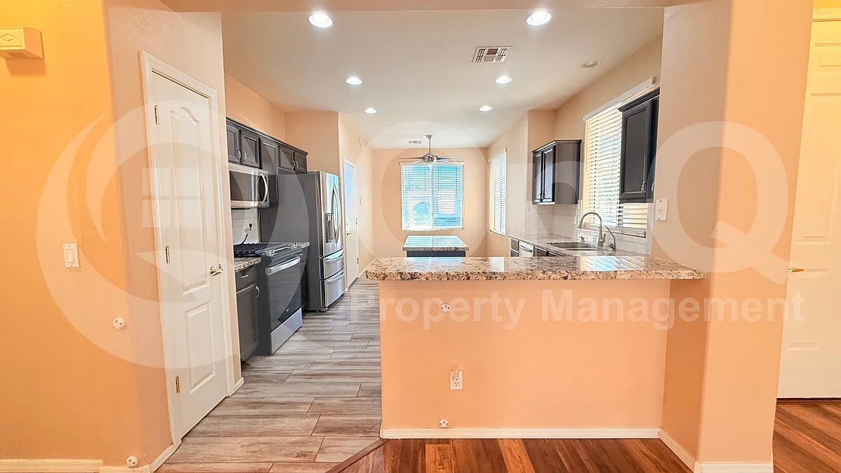 3 bed, 2.0 bath, 1457 sqft, $2,350 — Photo 3