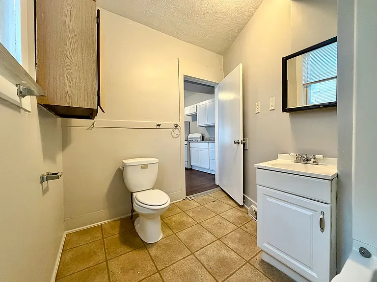 1515 Hoyt St — Photo 3