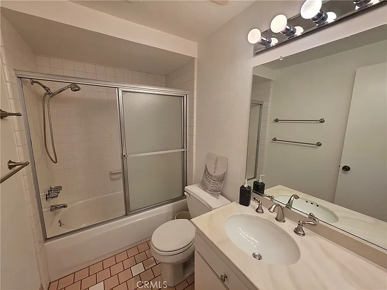 13963 Riverside Dr #13963 — Photo 23