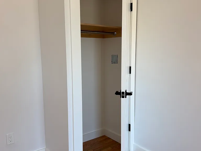 454 Newfield Ave #1 — Photo 9