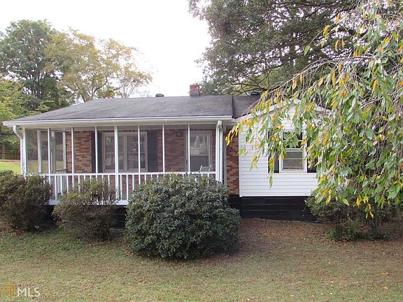 2nd image of 1032 Manor Dr SE