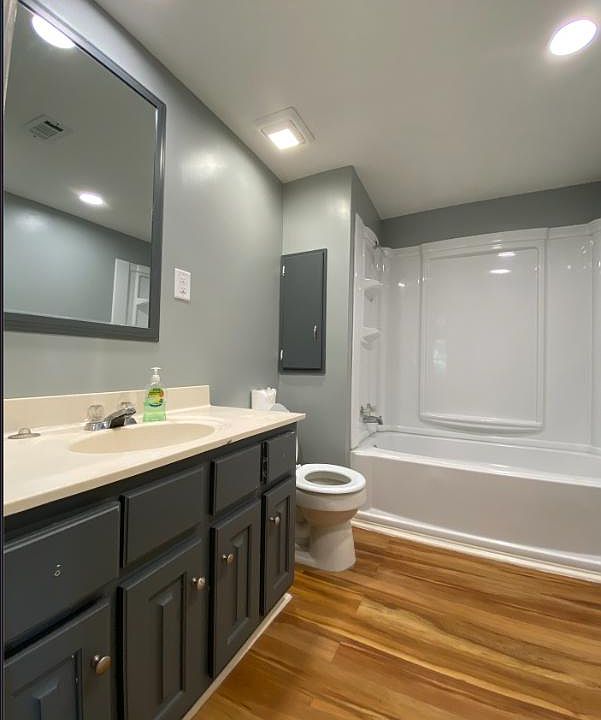 I LOVE this bathroom! So much light :)