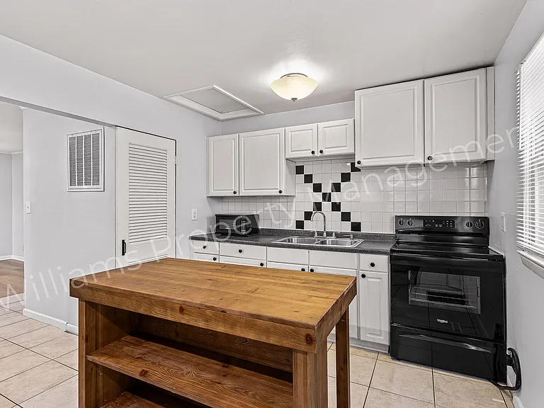 22921 Rosewood St — Photo 4