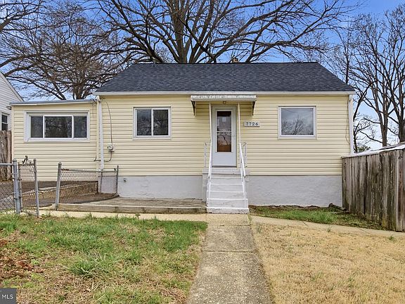 3rd image of 7726 Emerson Rd