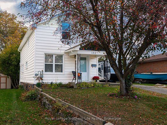2nd image of 133 Princess St E