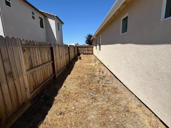 332 Manchester Dr, Los Banos, CA 93635
