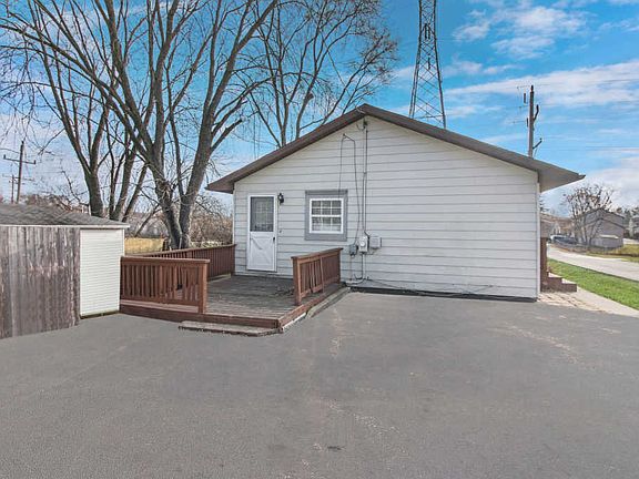 4th image of 23 E Hawthorne Dr