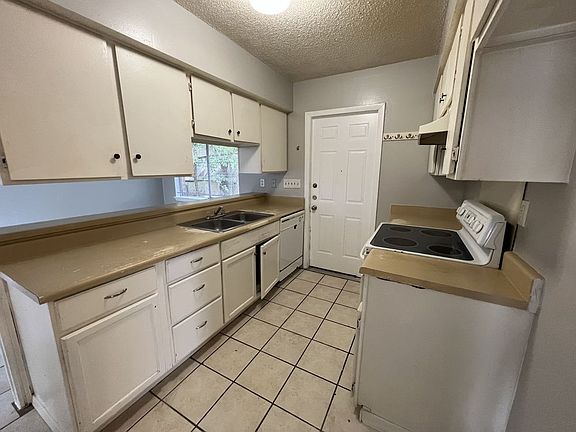 4th image of 400 John Nance Garner Cir Unit 102