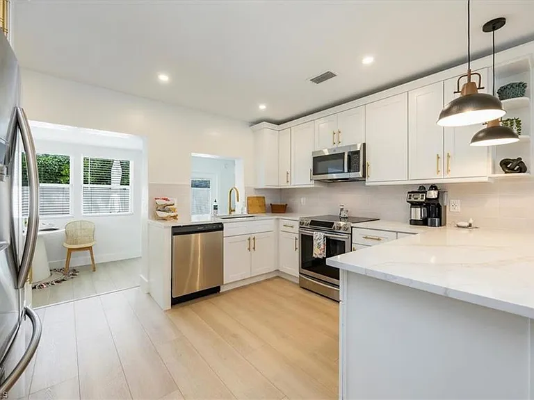 4523 Fluvia Ave — Photo 5