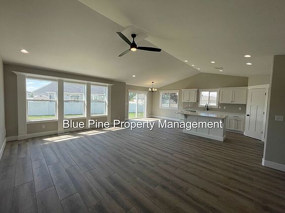 3rd image of 1916 Bennington Ct