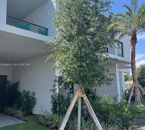 2nd image of 2526 Pierce St #10
