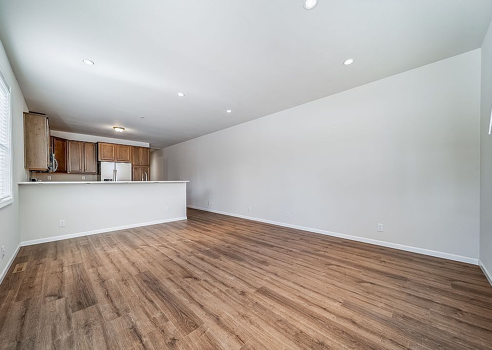 1st image of 712 W 3rd St