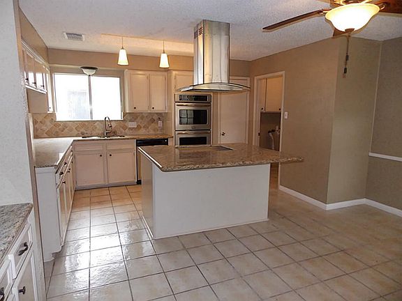 Beautiful kitchen! All stainless steel appliances, double oven, granite counters