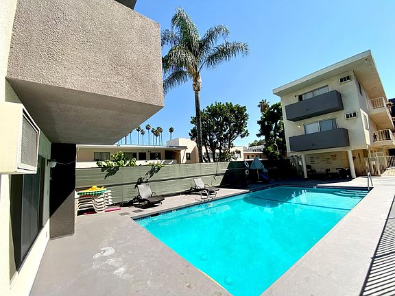 3rd image of 1543 N Bronson Ave #313