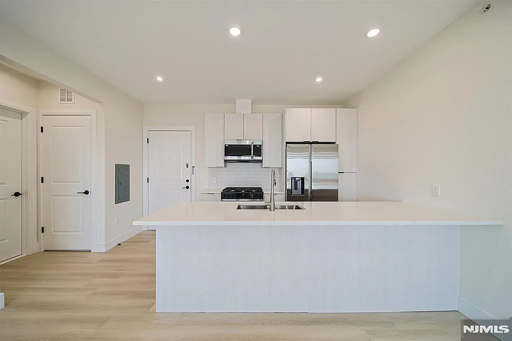 1 bed, 950 sqft, $2,700 — Photo 4
