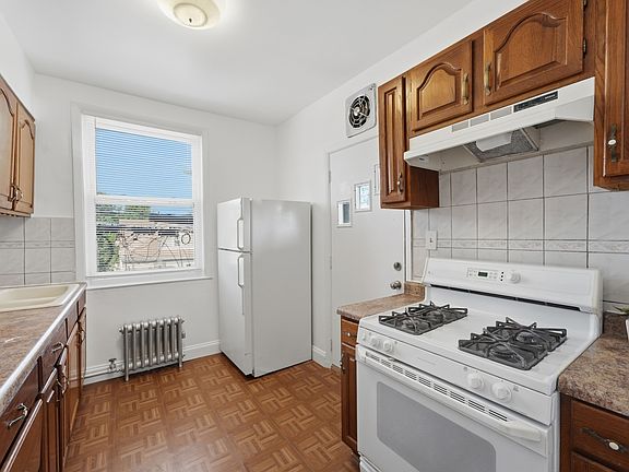 2nd image of 5708 W George St Unit 2