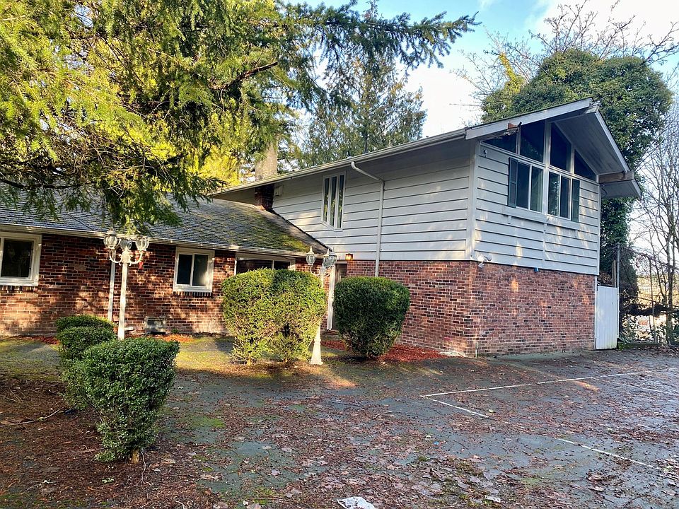 1st image of 1011 Pickering Pl NW