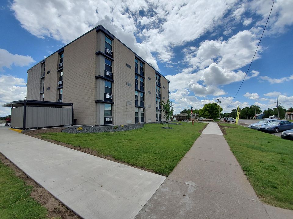 2nd image of 416 N Topeka Ave