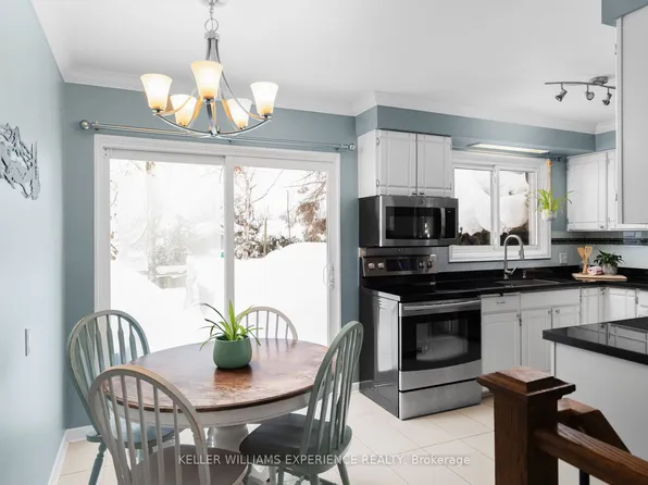 27 Ottaway Ave, Barrie, ON L4M 2W6