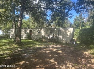 316 Queens Rd, Hubert, NC 28539