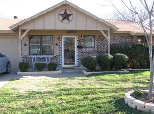 520 NW Newton Dr, Burleson, TX 76028