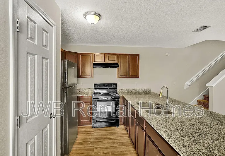 2813 Hidden Haven Rd — Photo 2