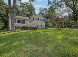 15 Merriewold Ln S, Monroe, NY
