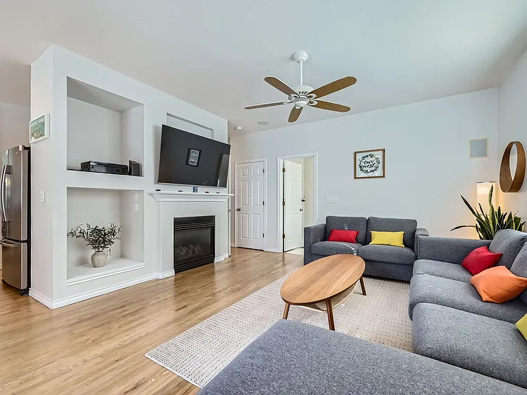 2524 Lexington St — Photo 1