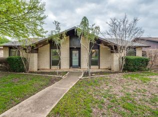 2214 Grapevine Ln, Carrollton, TX 75007