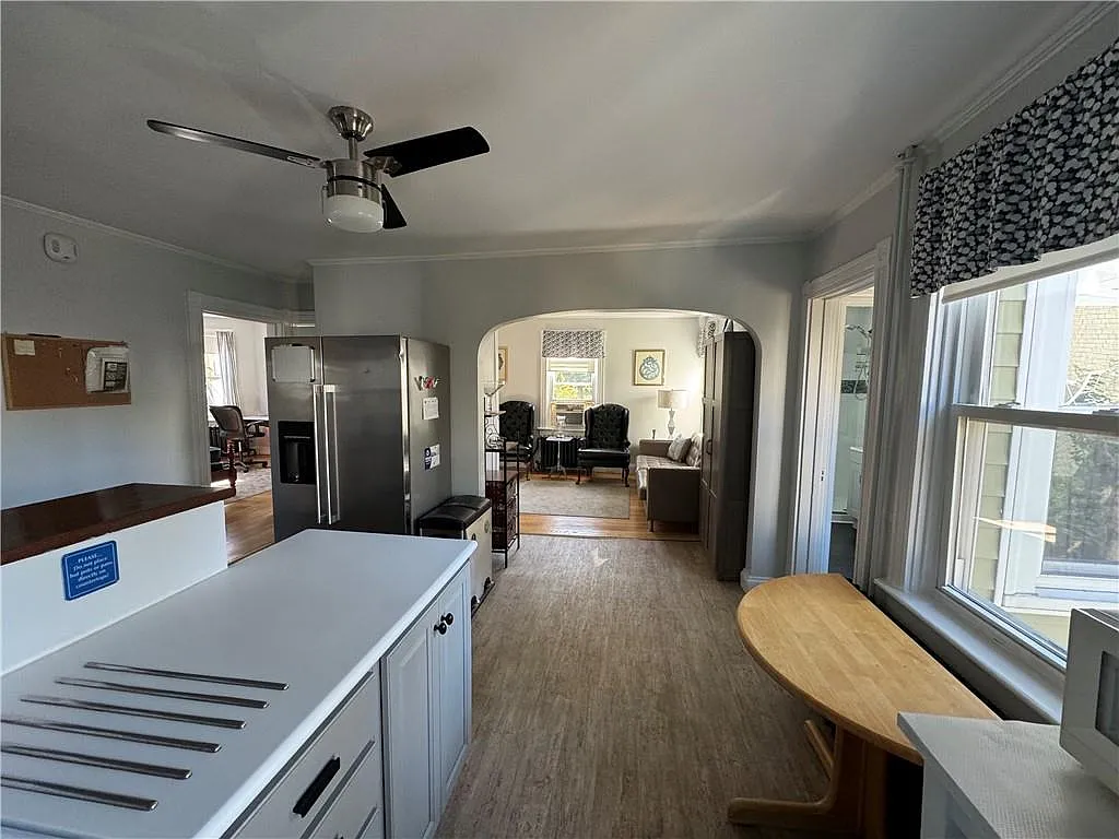 3 bed, 1.0 bath, 1400 sqft, $2,925 — Photo 3